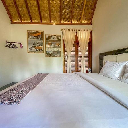 Aira Homestay Near Pantai Kuta Mandalika Mitra Reddoorz Bumbang Exterior foto