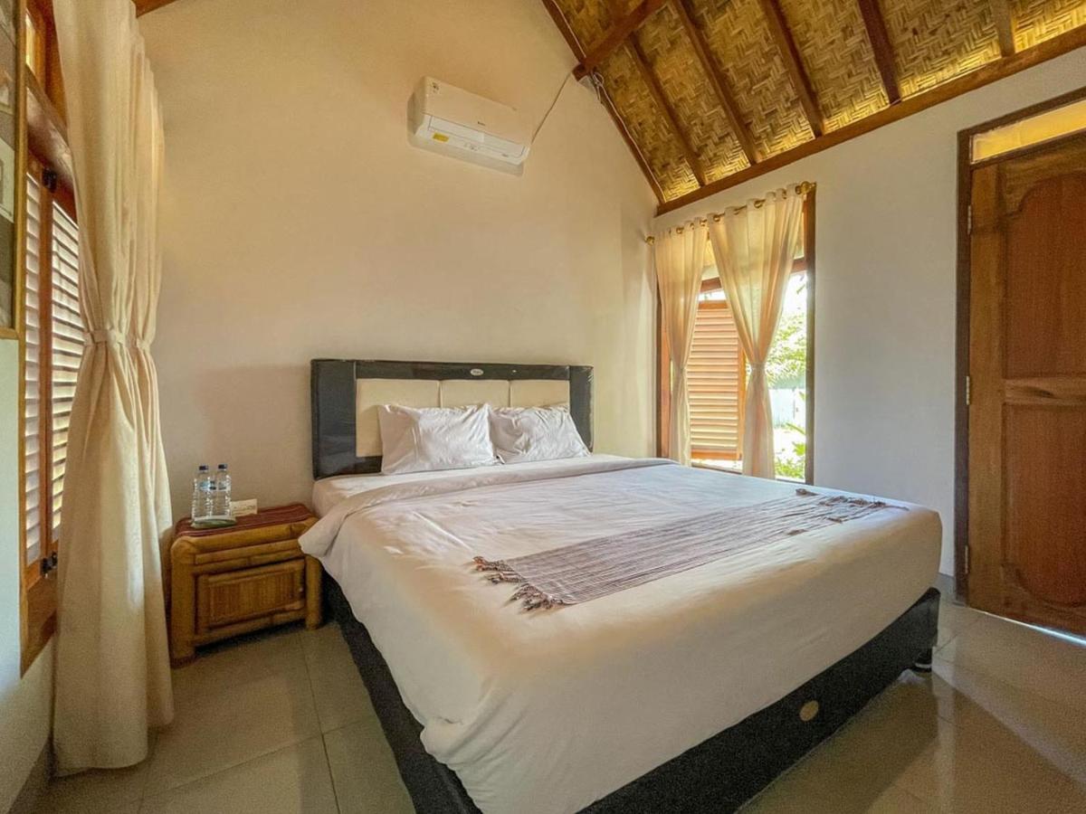 Aira Homestay Near Pantai Kuta Mandalika Mitra Reddoorz Bumbang Exterior foto