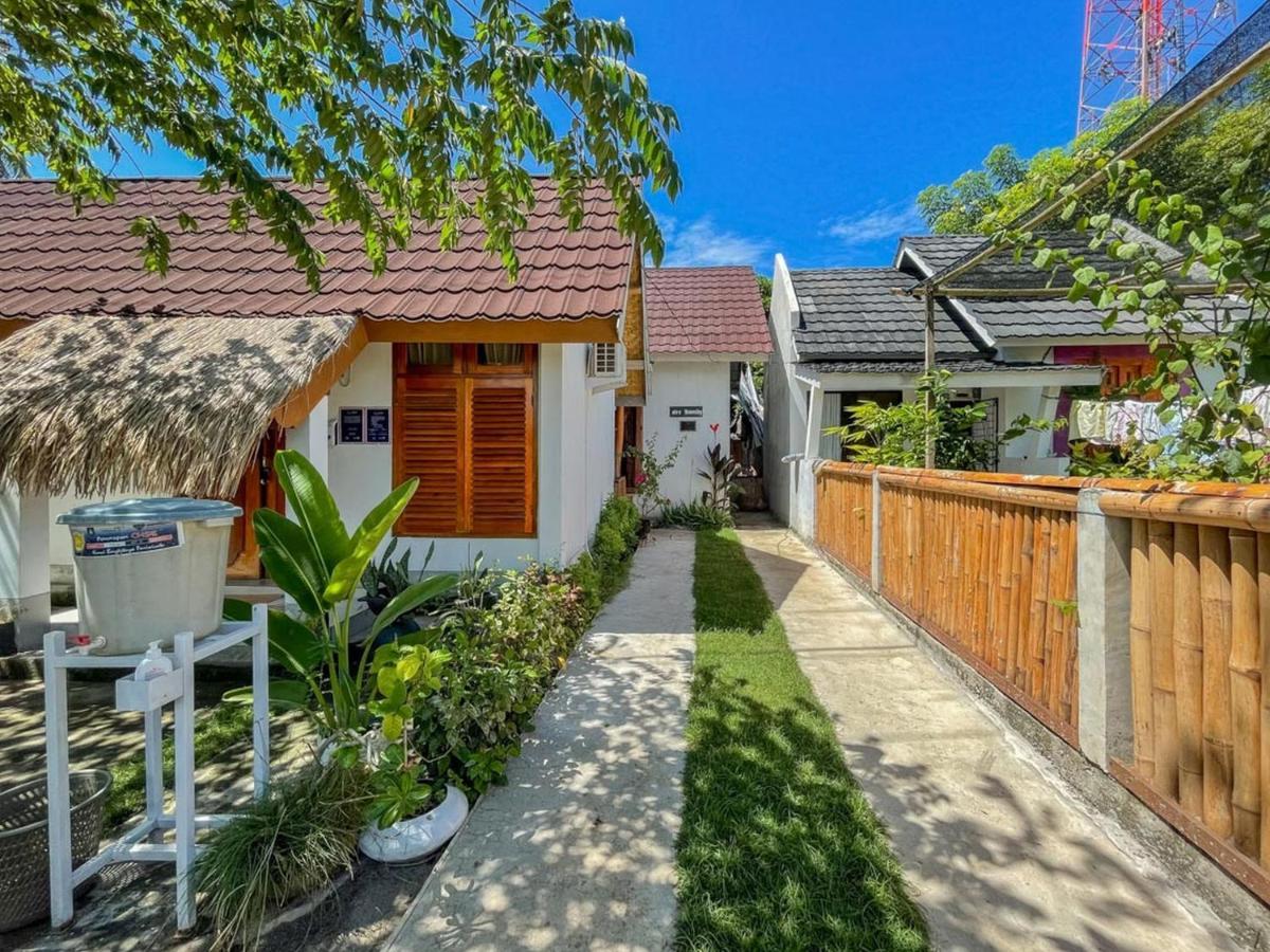 Aira Homestay Near Pantai Kuta Mandalika Mitra Reddoorz Bumbang Exterior foto